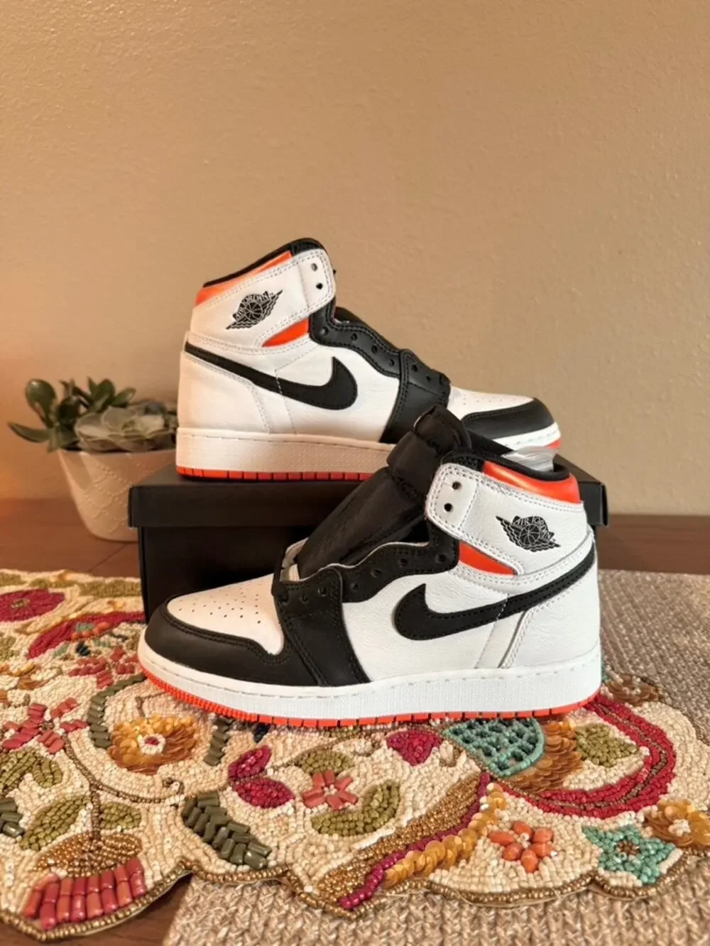 Jordan 1 Retro High OG GS Electro Orange White Black Starfish Desert 575441 180